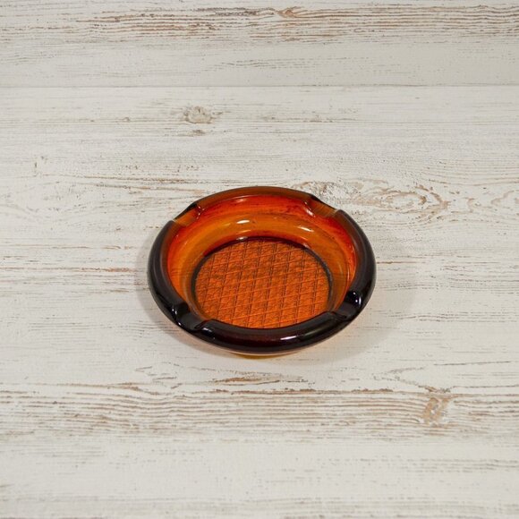 Vintage Amber Glass Round Cigar Ashtray - Picture 2 of 4